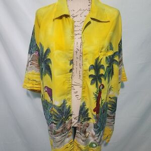 Pacific & Co. Yellow Tropical Parrot Button Up Shirt. Short Sleeve. Size XL.